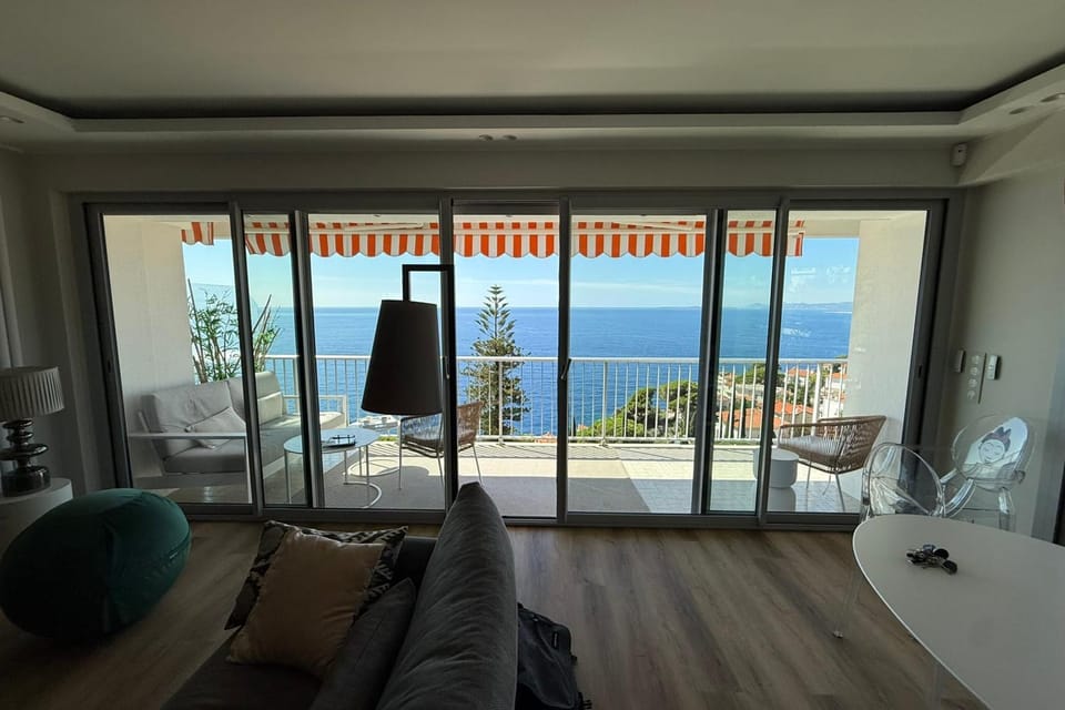 Superb apartment with exceptional sea view Apartment in Nice