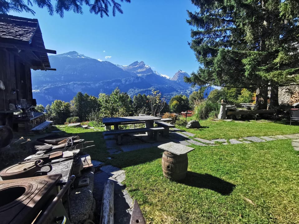 Rauft-Perfekter Rückzugsort für besondere Feierlichkeiten 2500 m2 Grundstück mitten in der Natur Apartment in Canton of Bern (Region)