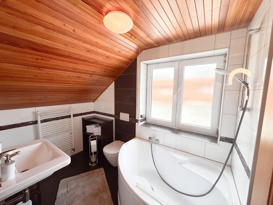 Shower, Bathroom, Bath, towels