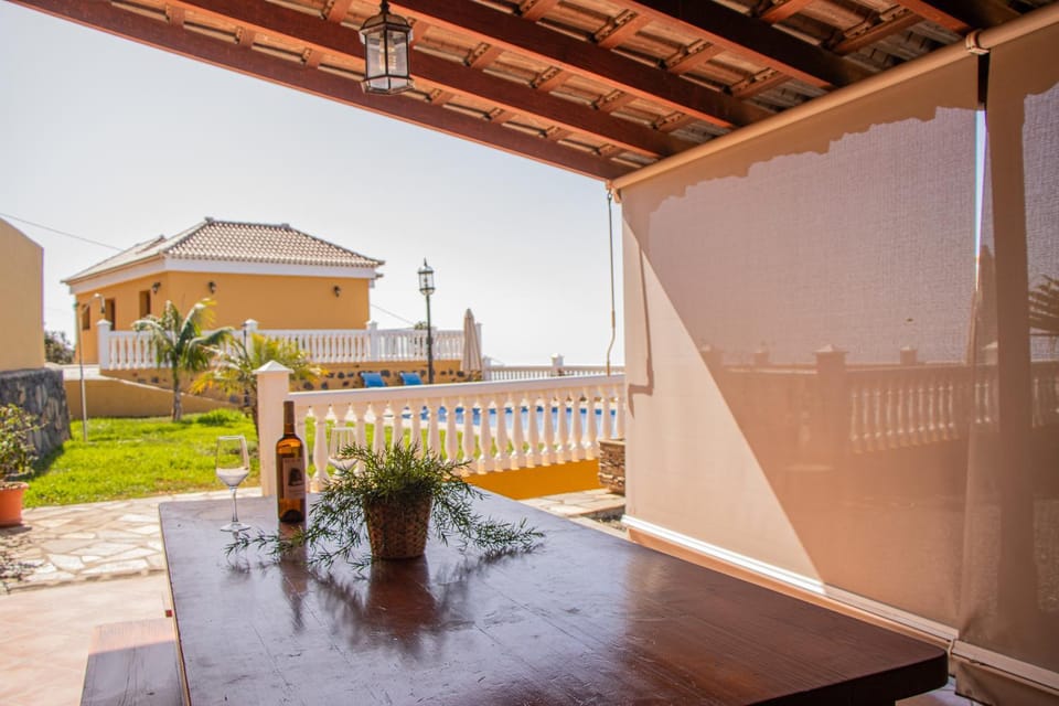 La Planta Private Villa, Pool, BBQ & Ocean Views House in La Palma