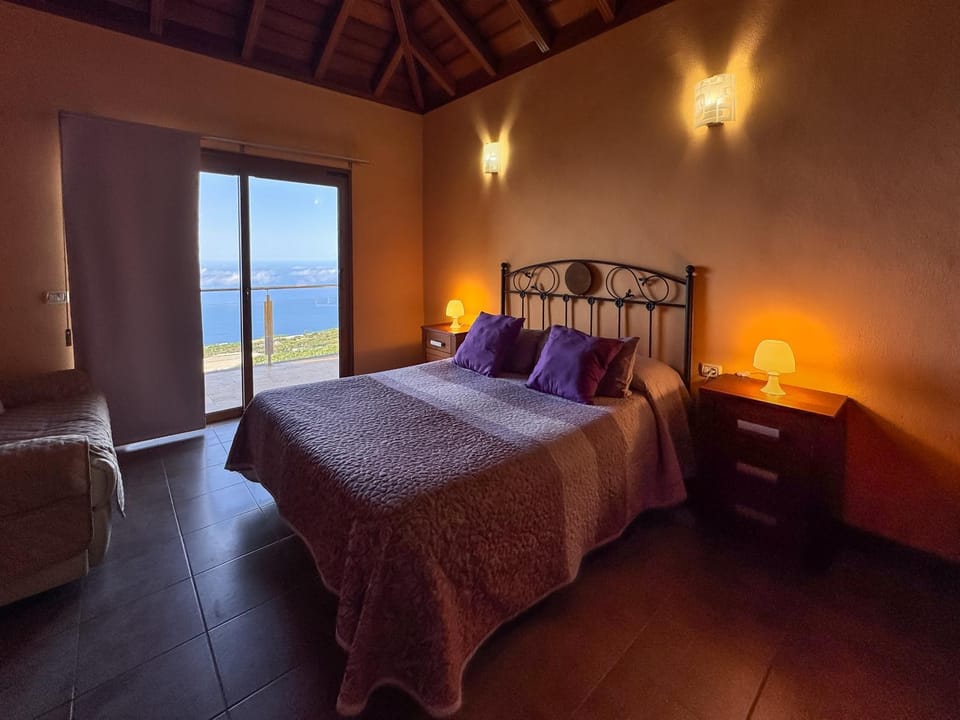 La Planta Private Villa, Pool, BBQ & Ocean Views House in La Palma