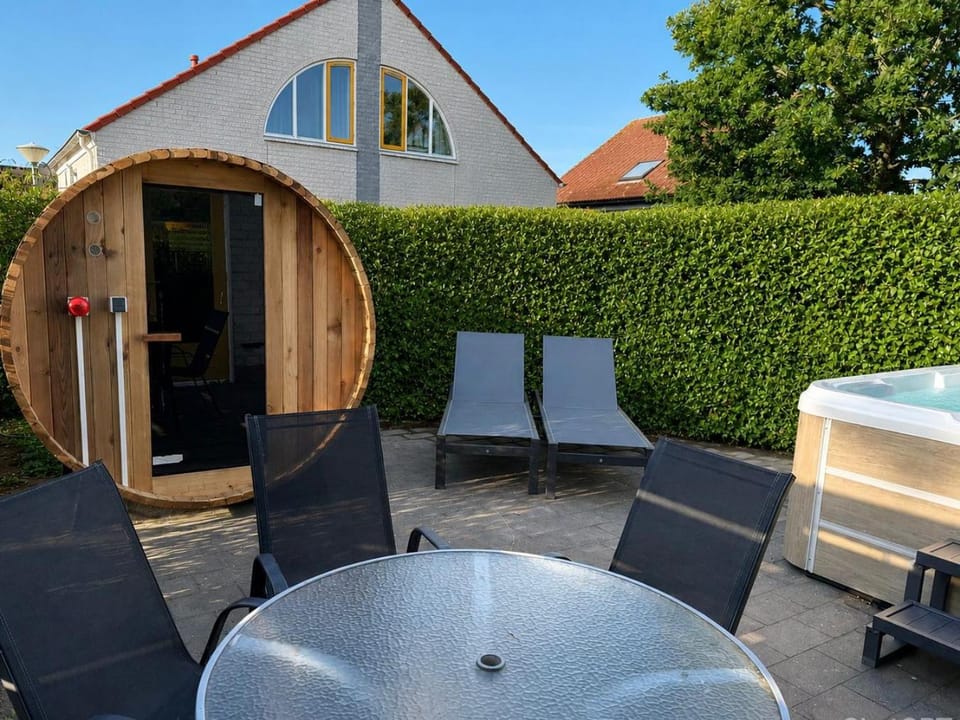 Zen aan Zee jacuzzi & sauna no 33 House in Zeeland, Netherlands