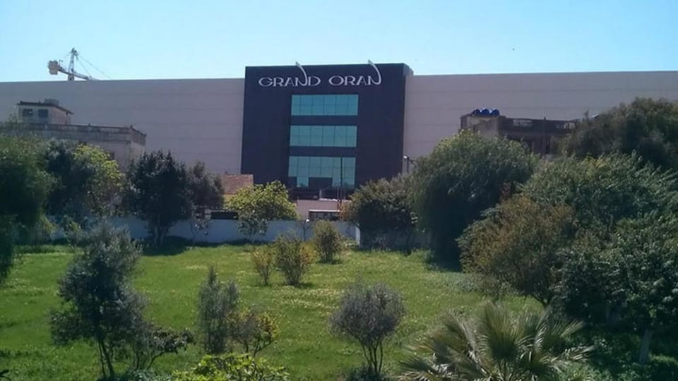 strategic spot Apartment in Oran
