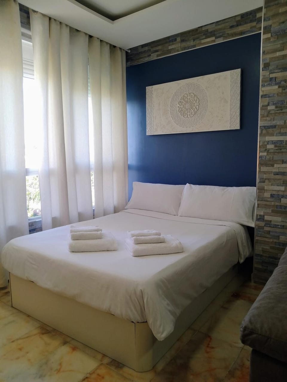 Bed, Photo of the whole room, towels