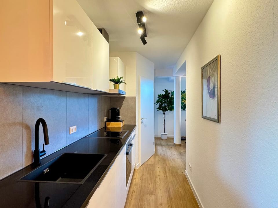 Photo of the whole room, kitchen