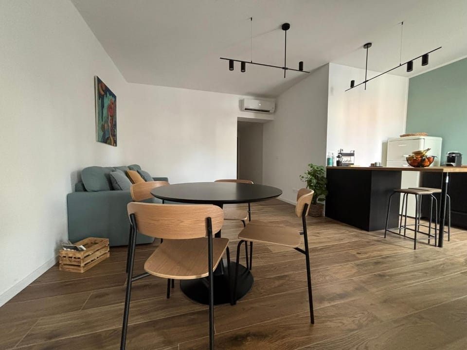 Seating area, Dining area, Breakfast, heating, kitchen, air conditioner