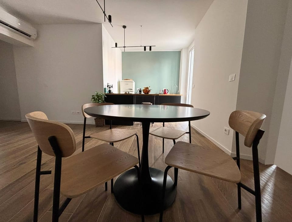 Seating area, Dining area, heating, internet, stove, kitchen, air conditioner