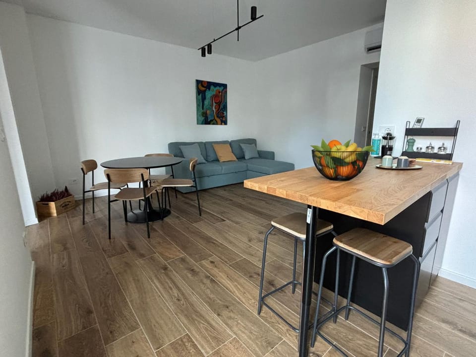View (from property/room), Living room, Seating area, Dining area, heating, air conditioner