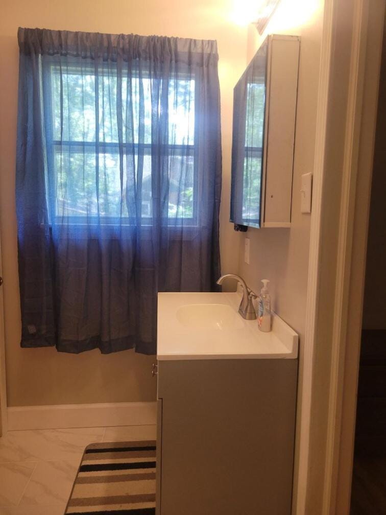 Central located large home on quiet wooded street Apartment in Lumberton