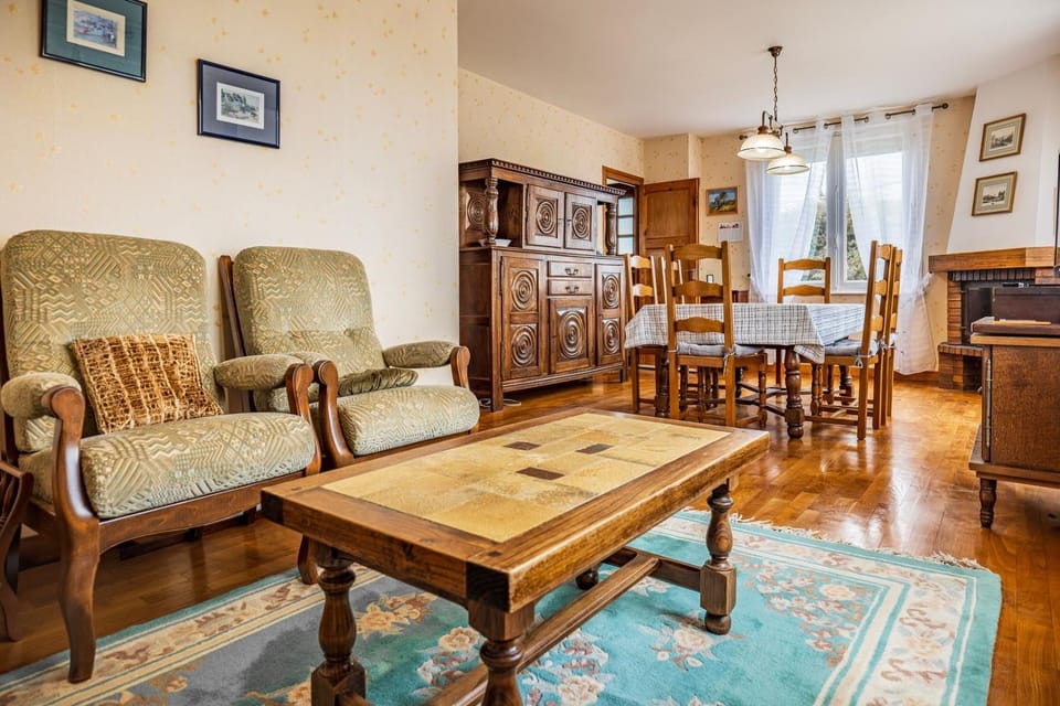 Living room, Dining area, wardrobe