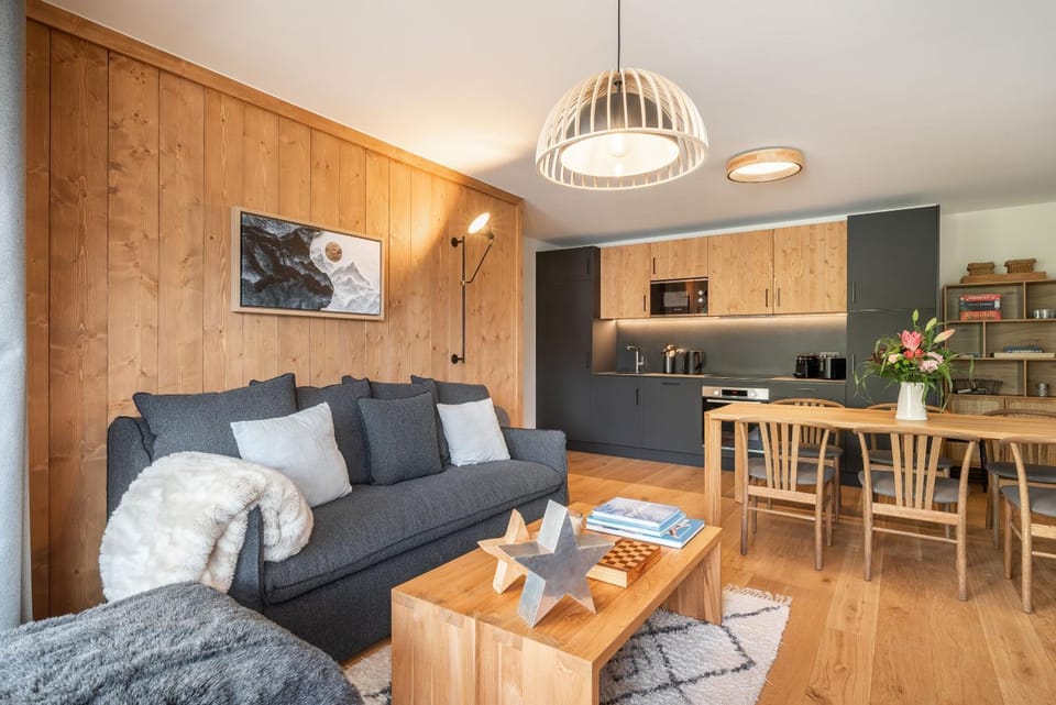 Kitchen or kitchenette, Living room, Seating area, Dining area, stove