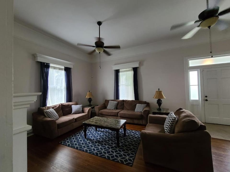 Beautiful historic home with southern charm Apartment in Lumberton
