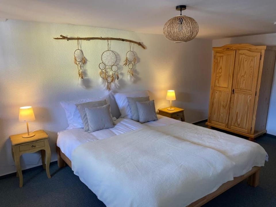 Bed, Photo of the whole room, Bedroom, wardrobe