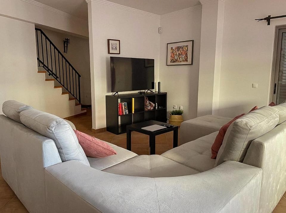 Communal lounge/ TV room, TV and multimedia, Living room, Seating area