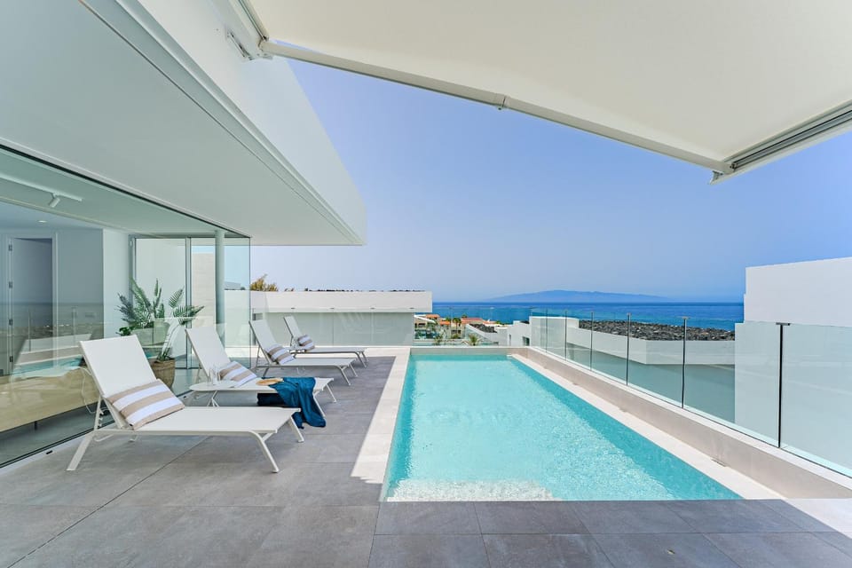 Balcony/Terrace, Swimming pool