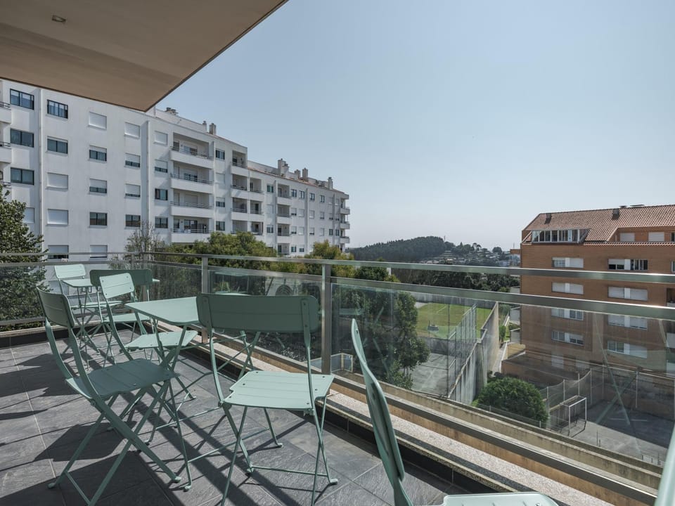 View (from property/room), Balcony/Terrace, Dining area, City view