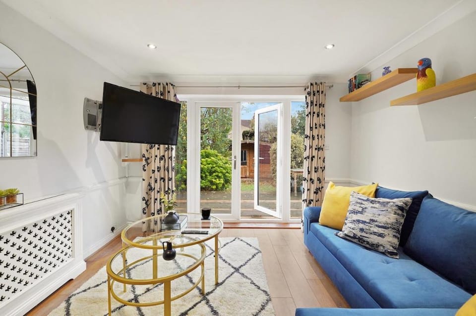 Luxury Fulham 2 Bed with Garden - Sleeps 6 People Apartment in London