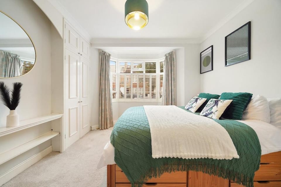 Luxury Fulham 2 Bed with Garden - Sleeps 6 People Apartment in London