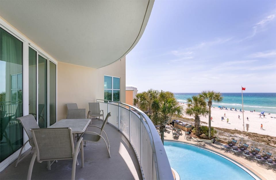 Natural landscape, View (from property/room), Balcony/Terrace, Seating area, Beach, Pool view, Sea view, Swimming pool