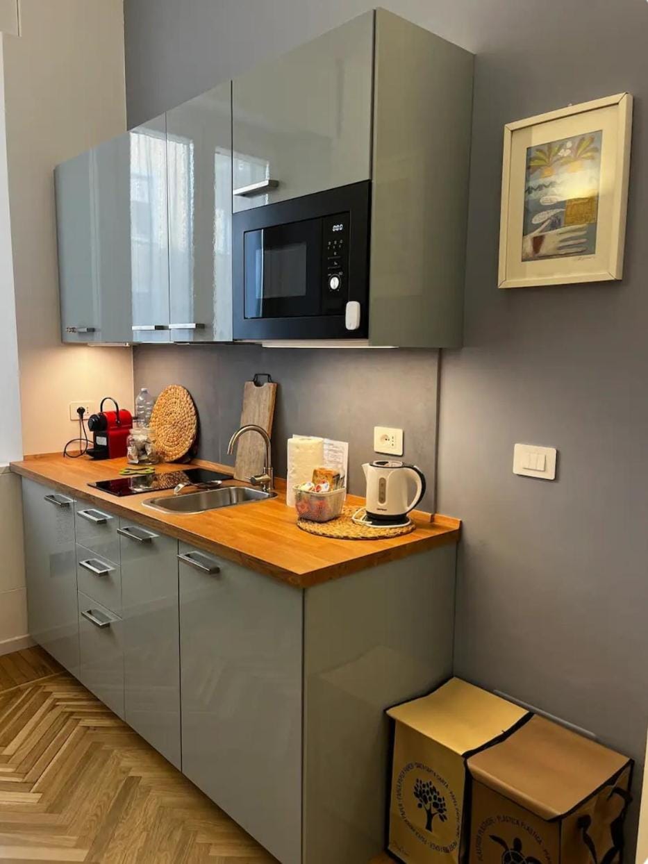 Kitchen or kitchenette