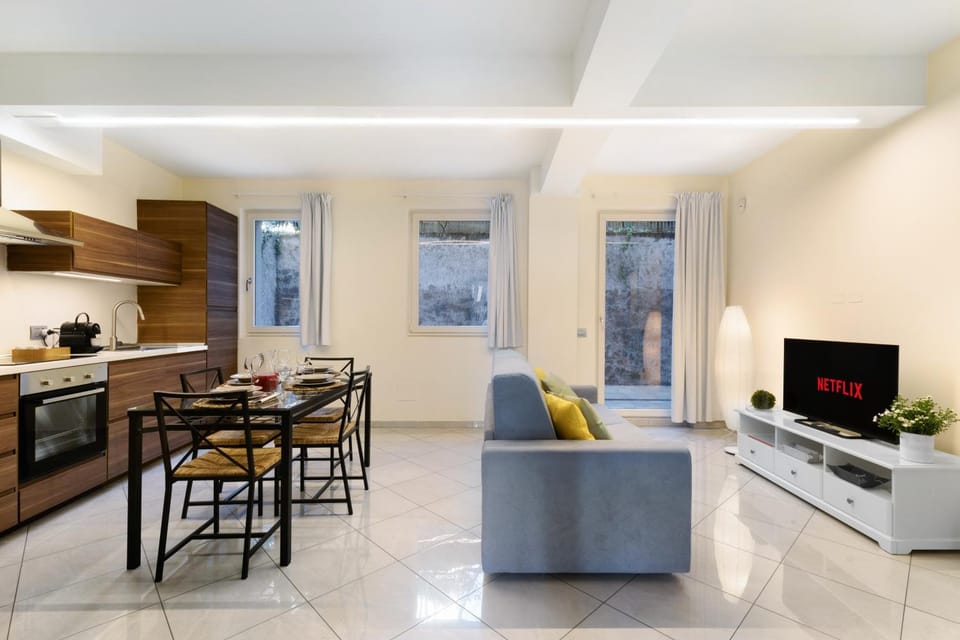 TV and multimedia, Kitchen or kitchenette, Living room, Dining area