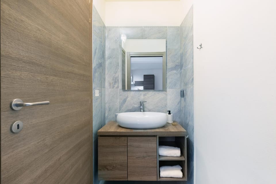 Bathroom, towels