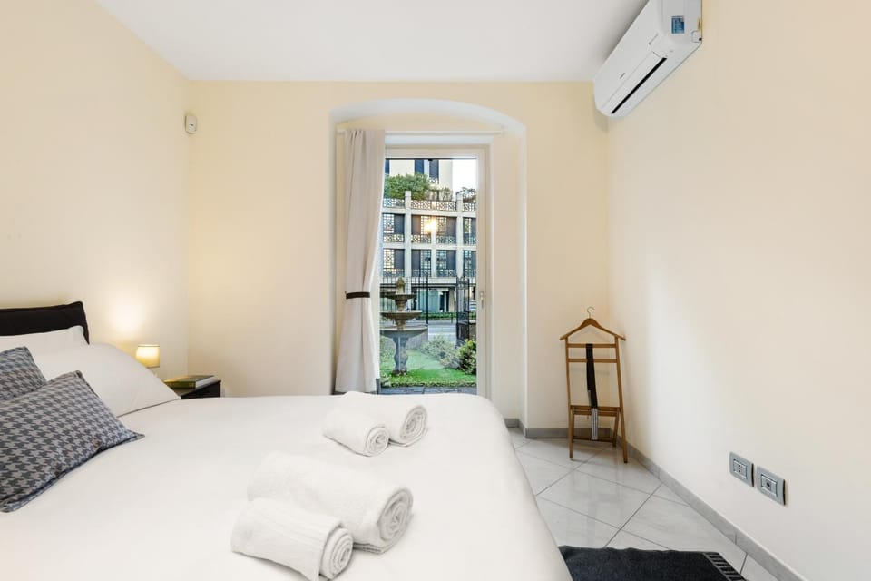 Bed, Photo of the whole room, Bedroom, internet, towels, air conditioner