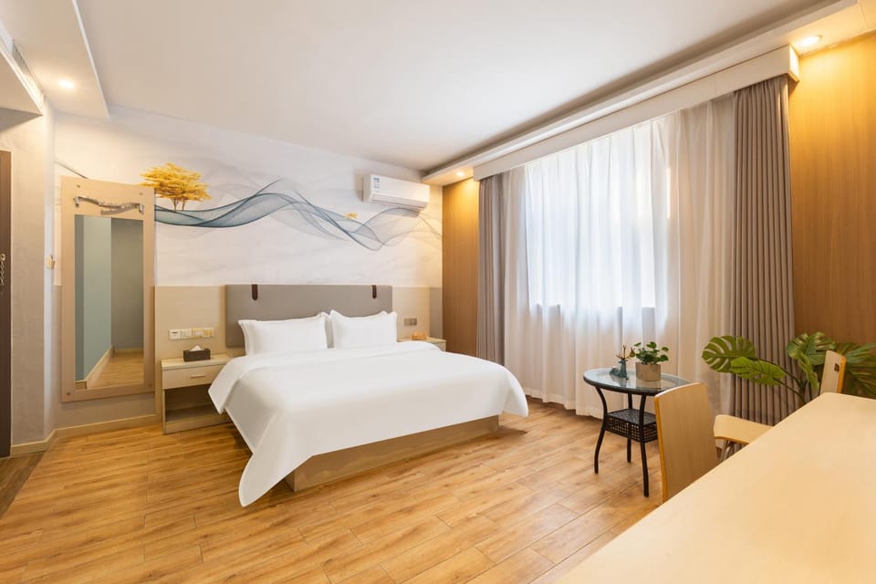 Bed, View (from property/room), Photo of the whole room, Bedroom