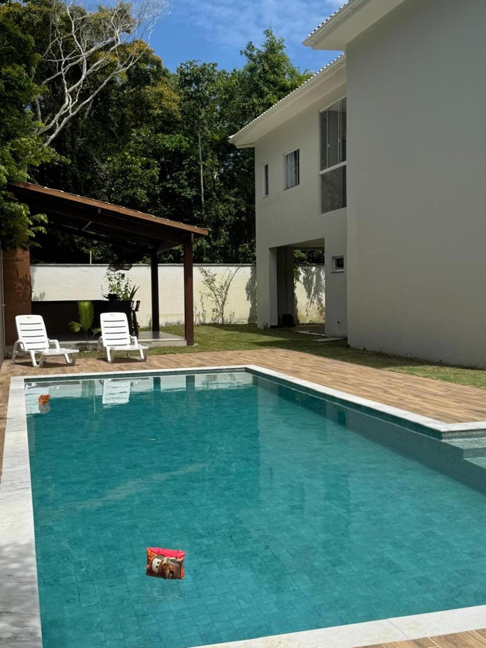 Property building, Patio, Day, Pool view, Swimming pool, sunbed
