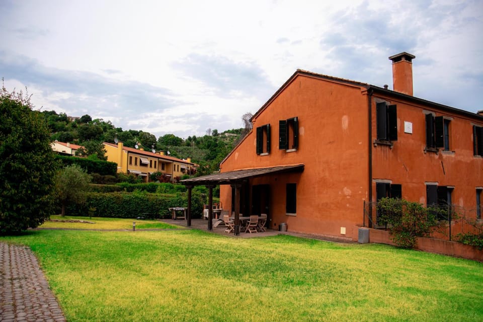 Arquà Secret Chalet Villa in Veneto