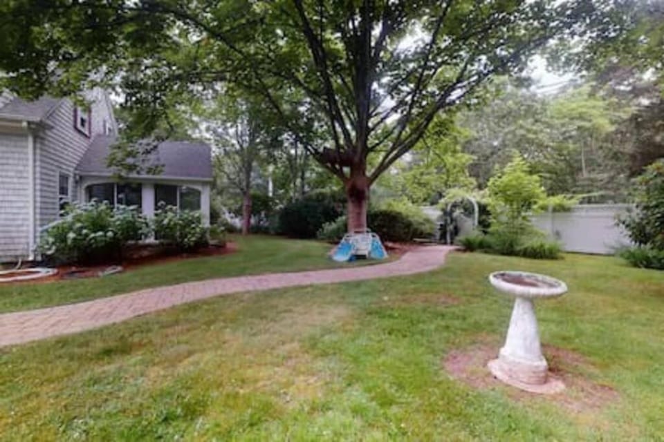 Menauhant Beach Paradise House in East Falmouth
