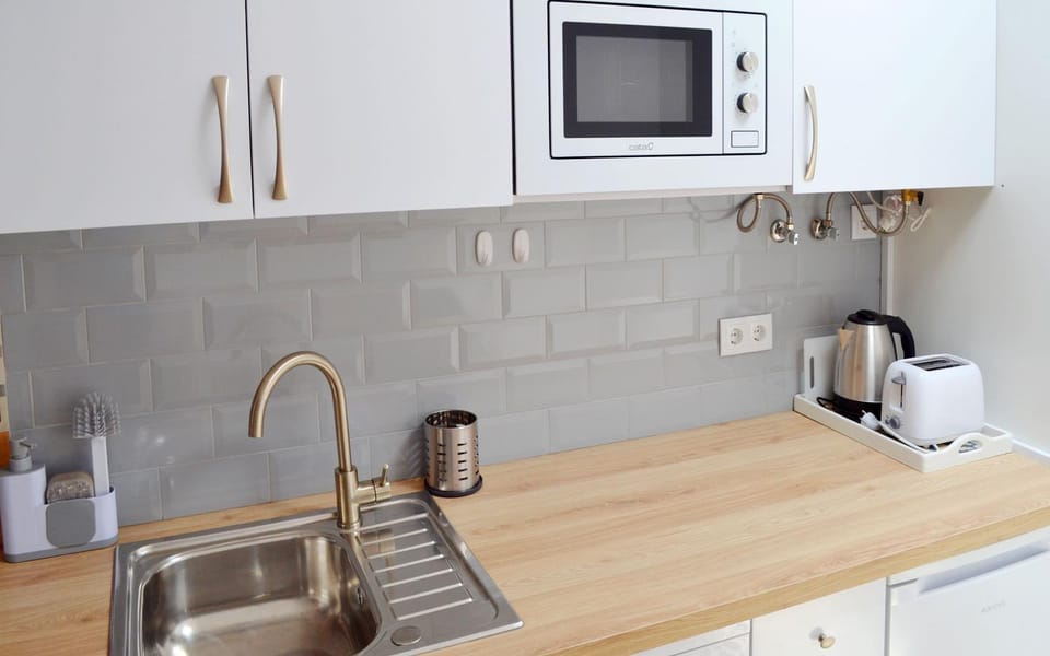 Coffee/tea facilities, Kitchen or kitchenette, dishwasher, microwave, stove, toaster, kitchen