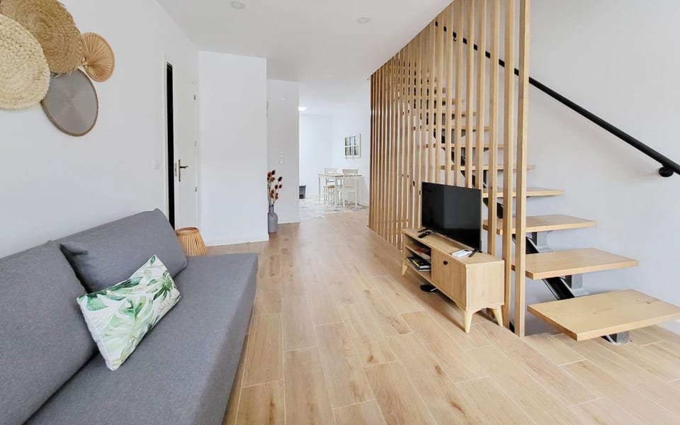 Communal lounge/ TV room, TV and multimedia, Living room, Seating area, Dining area, Evening entertainment
