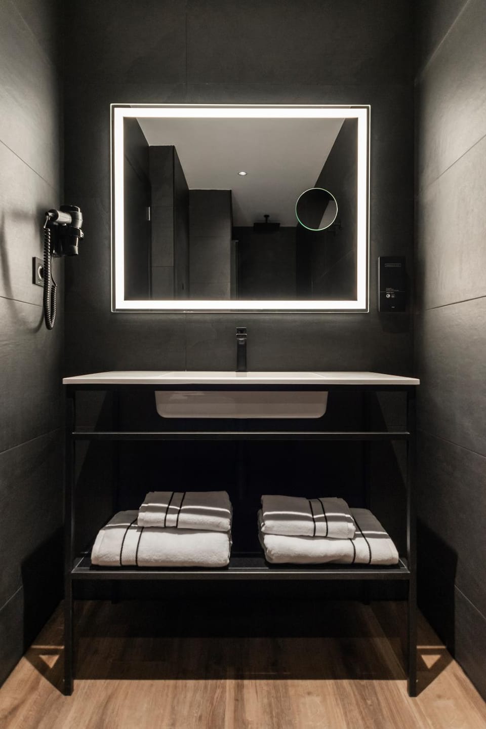 Bathroom, towels