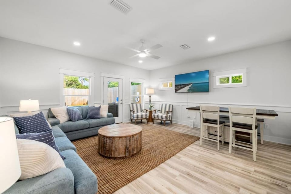 Towne Treasures B ~ Brand-New Luxe Coastal Retreat with Private Cocktail Pool House in Laguna Beach