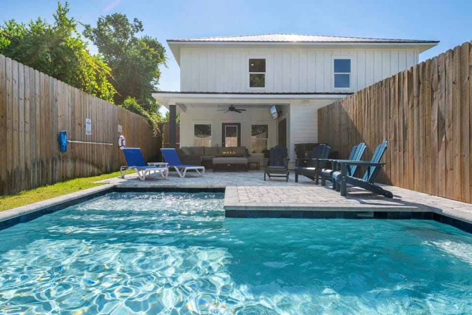 Towne Treasures B ~ Brand-New Luxe Coastal Retreat with Private Cocktail Pool House in Laguna Beach