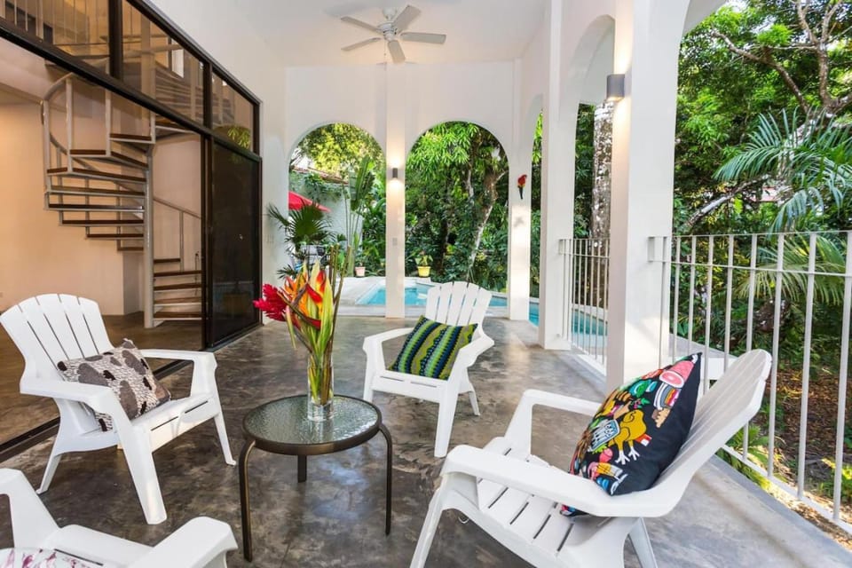 Villa Lapas and Apartment, Central, Pool and lots of Wildlife House in Quepos