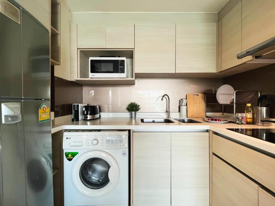 Vibe Sukhumvit 61 l Ultra WIFI l Walk to BTS Thonglor or Ekkamai Apartment in Bangkok