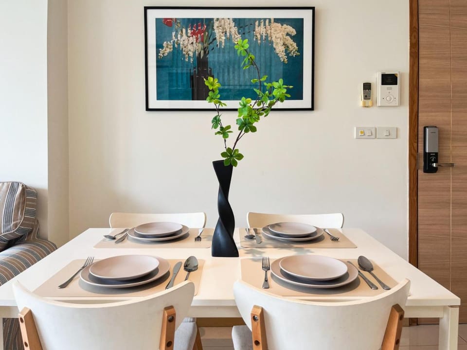 Vibe Sukhumvit 61 l Ultra WIFI l Walk to BTS Thonglor or Ekkamai Apartment in Bangkok