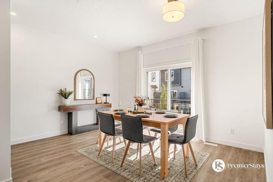 Luxurious Designer Finished Home House in Calgary