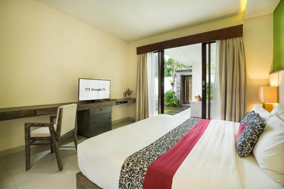 Bed, TV and multimedia, Bedroom