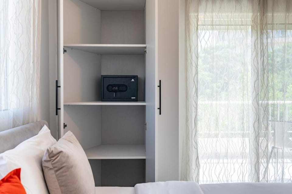 Bedroom, safe