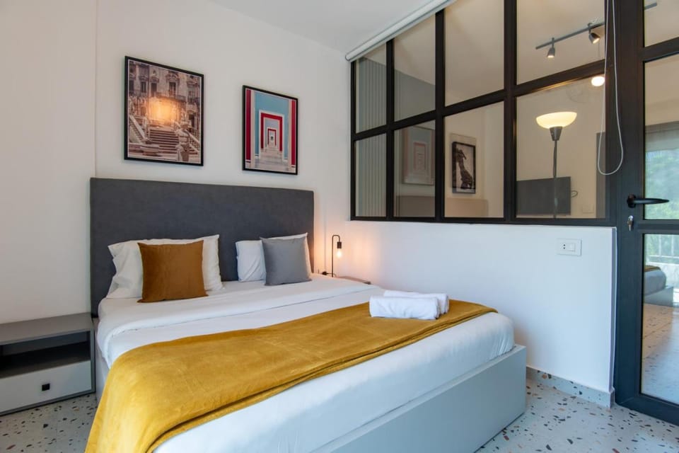 Bed, Bedroom, towels, air conditioner