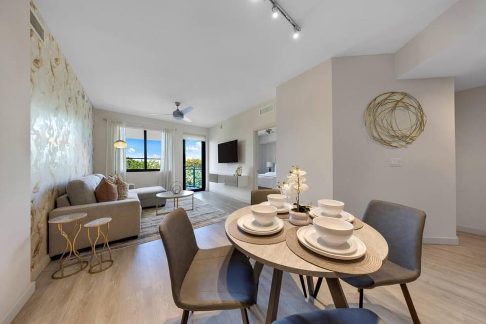 Aqua Luxe in DTWN 3 Min From Las Olas Apartment in Fort Lauderdale