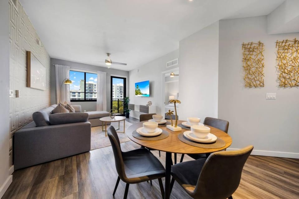 Casa Palmera in DTWN 3 Min From Las Olas Apartment in Fort Lauderdale