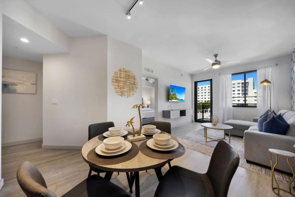 Serene Bleu in DTWN 3 Min From Las Olas Apartment in Fort Lauderdale