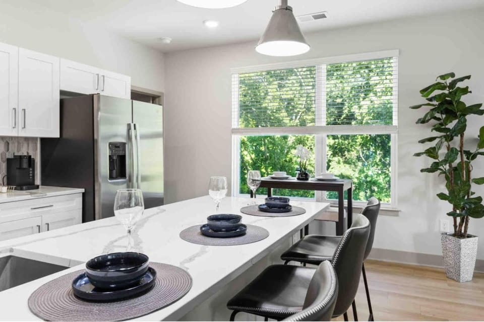 Pristine Living 5 Min From Downtown Apartment in Raleigh