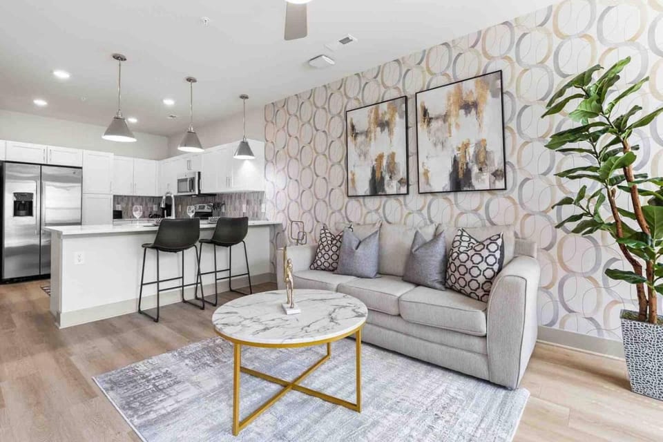 Luxurious Living 5 Min From Downtown Apartment in Raleigh