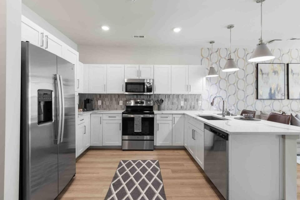 Luxurious Living 5 Min From Downtown Apartment in Raleigh