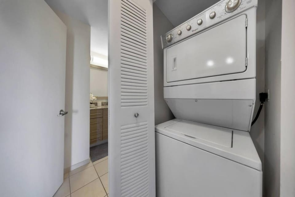 Coral Haven in DTWN 3 Min From Las Olas Apartment in Fort Lauderdale